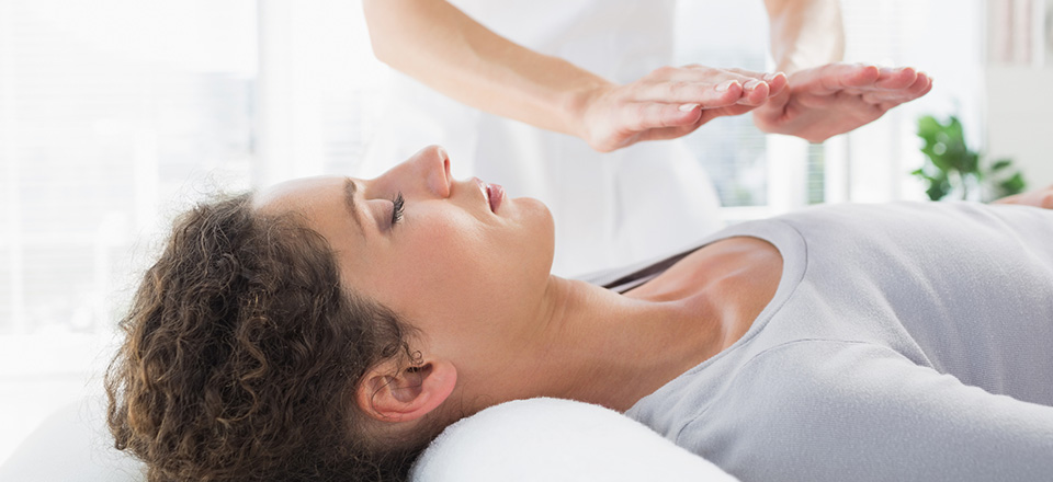 Comprehensive Solutions for Alleviating Pain Through Alternative Therapy